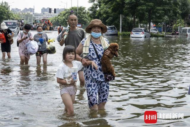 洪水围城｜新一轮降雨将至，河南卫辉城区8.6万人紧急转移