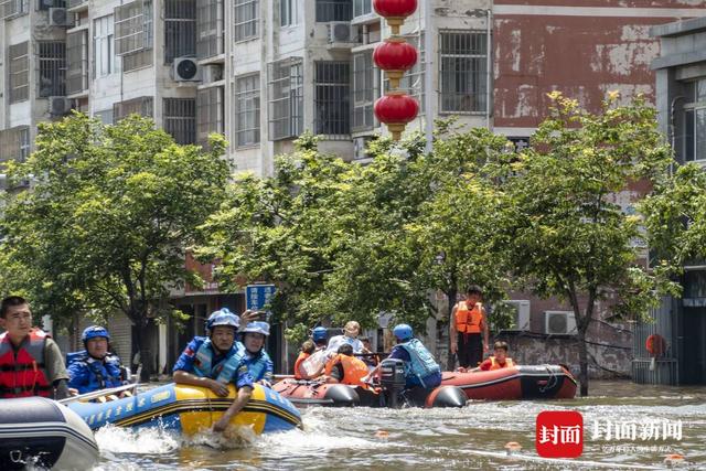 洪水围城｜新一轮降雨将至，河南卫辉城区8.6万人紧急转移