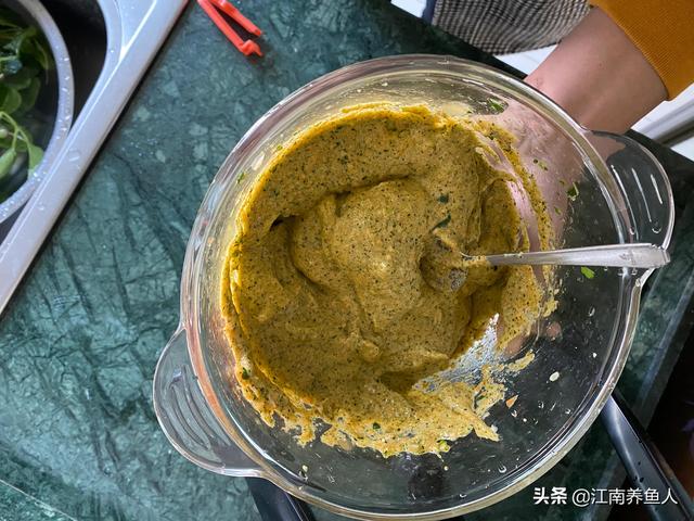 鱼不长个头、发色不好、鱼病不断？自制色扬鱼饲料解决所有问题