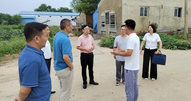 湖北省农业事业发展中心领导一行莅临考察欣绿康土鸡养殖场