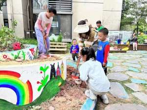 山东临沂养殖蚯蚓刘芳(亲子家庭共建趣味乐园光明街道趣香园迎来新朋友)