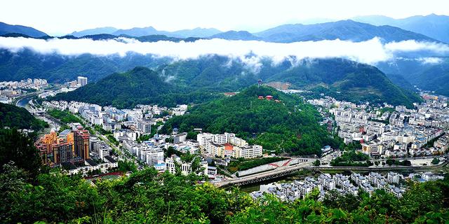 拔掉穷根子，走上振兴路——脱贫攻坚的青川实践