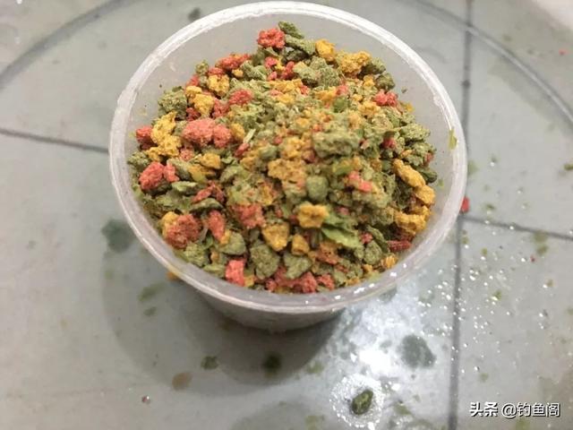 野钓黑坑分别用什么饵料？结合自身垂钓经历，说说饵料的挑选