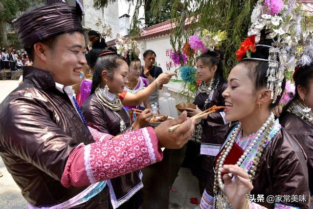 腌了二十几年的鲤鱼：侗族人女儿出嫁的嫁妆，儿子结婚必吃的美食