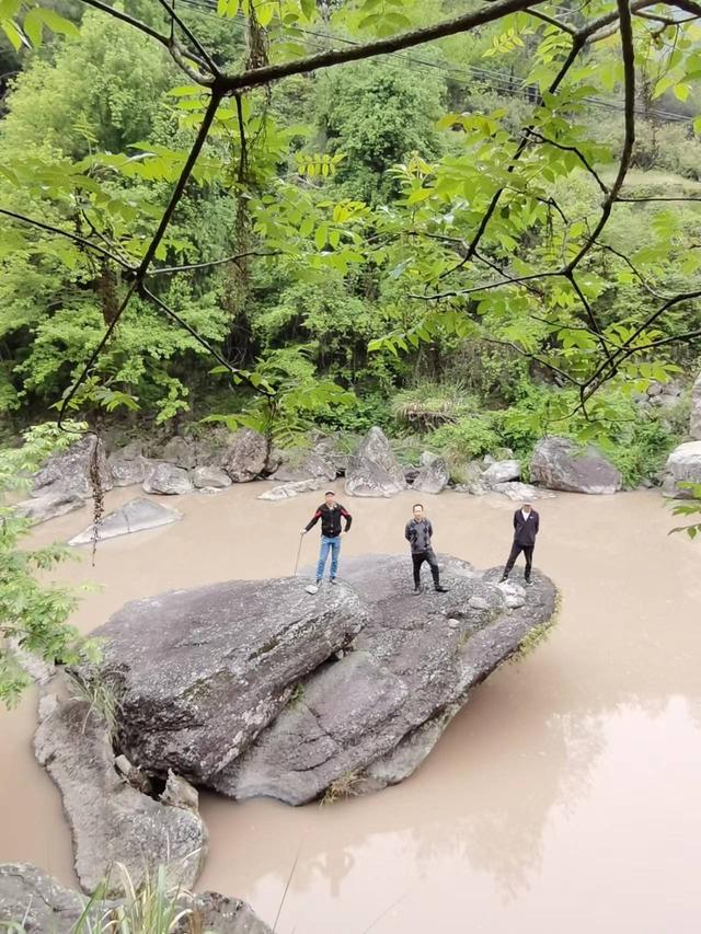 仙居县蛙蟆岩蛙蟆恋，稻花香里说丰年，听取蛙声一片