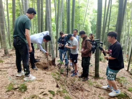 央视财经频道《生财有道》栏目组到沐川采访生态旅游美食