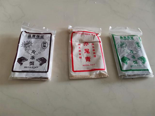 灵活钓罗非，远离用饵定性思维：钓老鱼用鸭饲料，生口鱼才用冻料