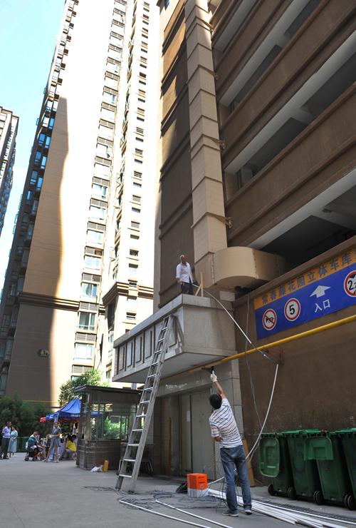 西安常春藤花园小区妈妈们自建“防空队”专防高空抛物