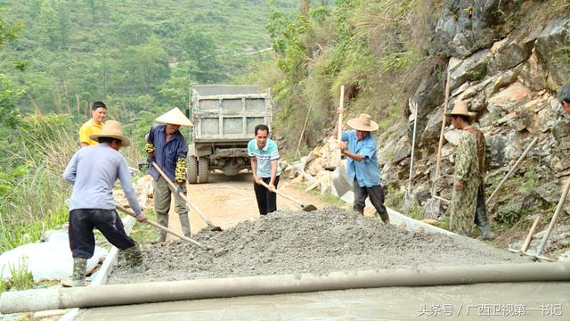 修路“父子兵”，产业“黑白配”，宜州脱贫故事多……