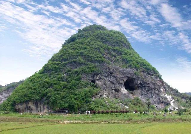 “孤峰耸立腾云雾，溶洞悬空纳紫烟”万寿岩，历尽沧桑，世界绝响