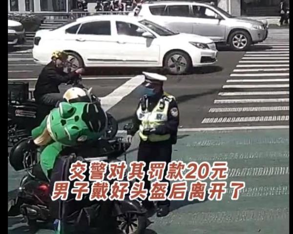 网红“卖崽青蛙”被城管驱逐，该不该罚？官方回应