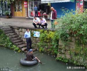 蚯蚓养殖黄鳝(水质好了，男子用老法子挖蚯蚓钓黄鳝，野生黄鳝能卖到百元每斤 )