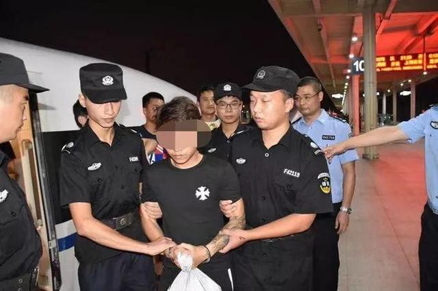 男网红拐卖妇女及未成年人被抓！有400万粉丝，逃亡也不忘直播