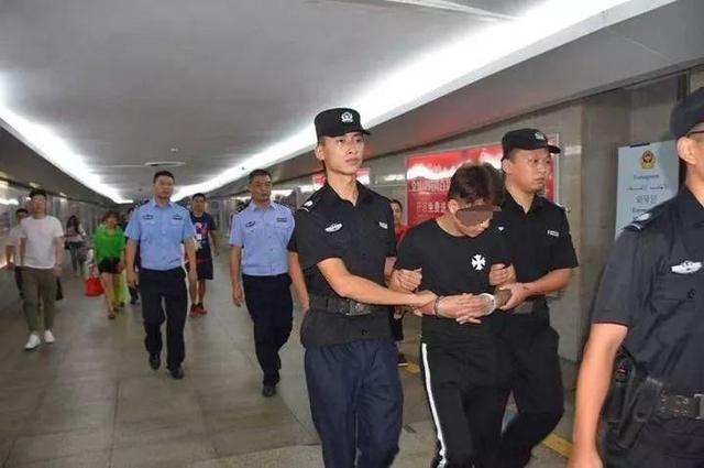 男网红拐卖妇女及未成年人被抓！有400万粉丝，逃亡也不忘直播