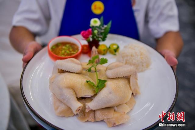 「寻味中华」文昌鸡：琼岛美味下南洋 鸡油煲饭解乡愁