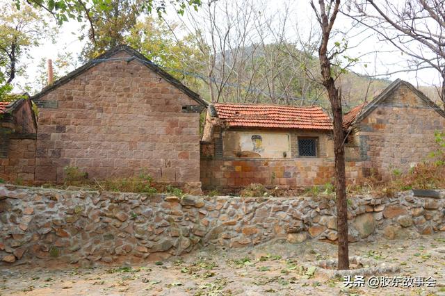 看图：海阳市盘石店镇一个小山村的实景，名叫“金银崮”