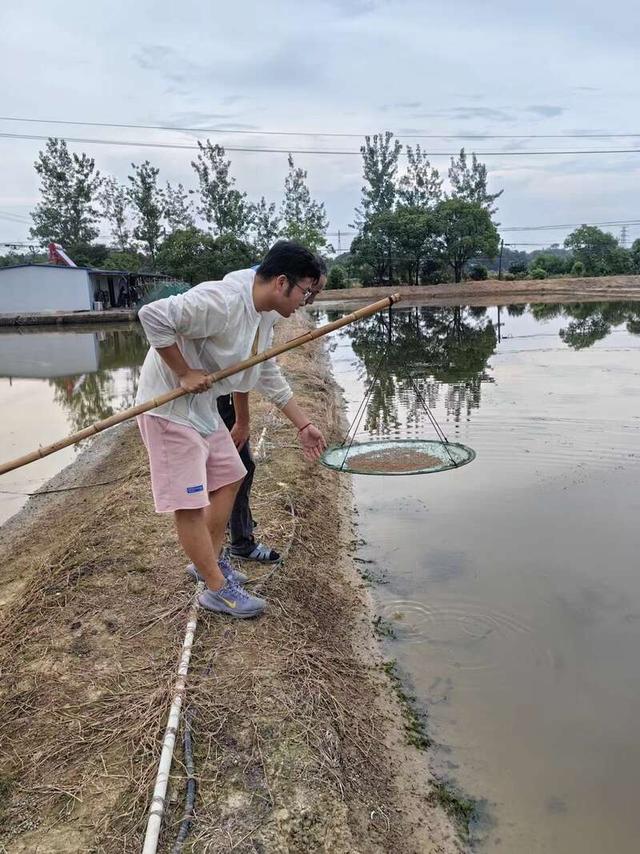 毕业后奔赴江河湖泊，这名上海海洋大学研究生有个“水产梦”