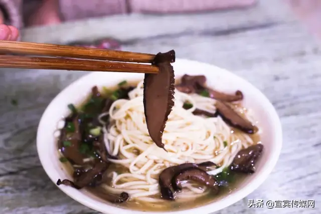 宜宾柏溪这些面馆，太太太想你们了！燃面、姜鸭、生椒牛肉、辣鸡、肥肠！好久没吃到过了