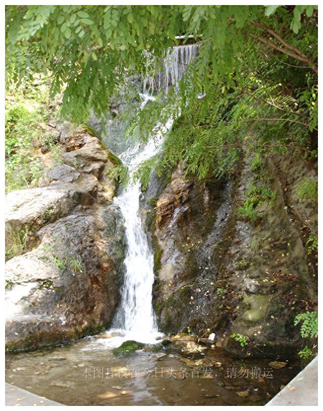 京郊长城下的水产养殖场，用山泉流水养虹鳟鱼