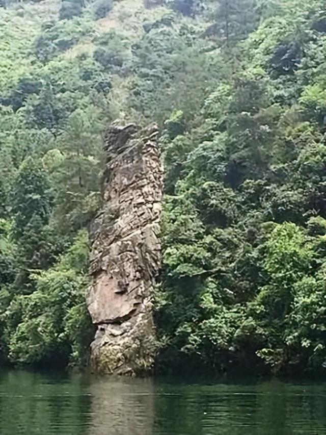 跑完“武马”，去宝峰湖和阿哥阿妹对山歌，亲密接触2米的娃娃鱼