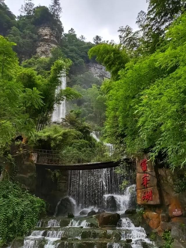 跑完“武马”，去宝峰湖和阿哥阿妹对山歌，亲密接触2米的娃娃鱼