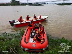 国内鳄鱼养殖场(广东一养殖场75条鳄鱼趁暴雨出逃，躲在附近深水区，目前抓回8条……当地多部门已在现场