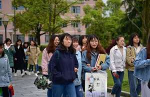 养殖海狸鼠的利润(大学生回农村搞养殖，收购价2毛钱，一年收入可达上百万)