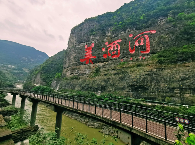 山西养殖场老板，自带2瓶20年茅台去吃饭，结账却大打出手，咋了