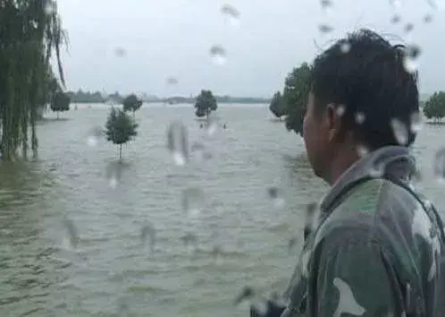 养殖虾雨天可以消毒吗(强降雨过后，您的对虾还好吗？对虾雨后易发病，及时治疗是关键)