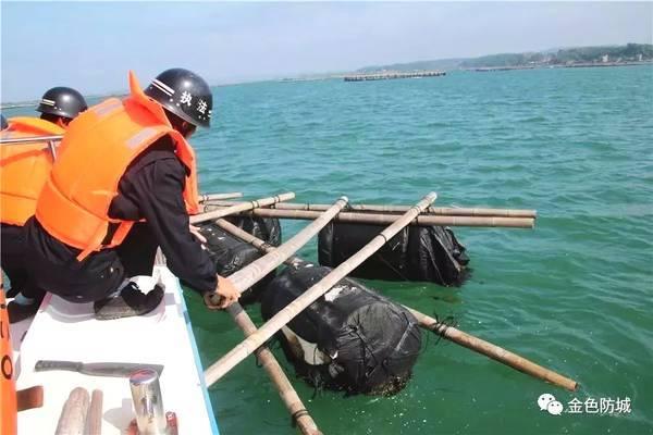 防城港清理非法养殖蚝排，疏通渔船出海航道