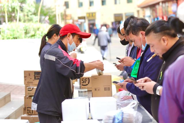 中国最大的冬虫夏草市场—西宁玖鹰虫草市场