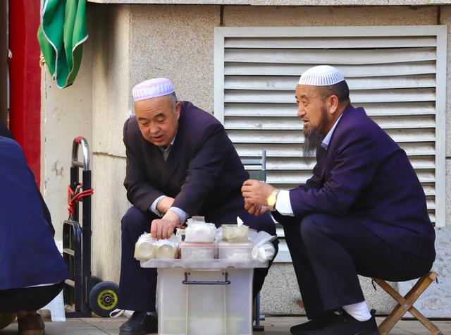 中国最大的冬虫夏草市场—西宁玖鹰虫草市场