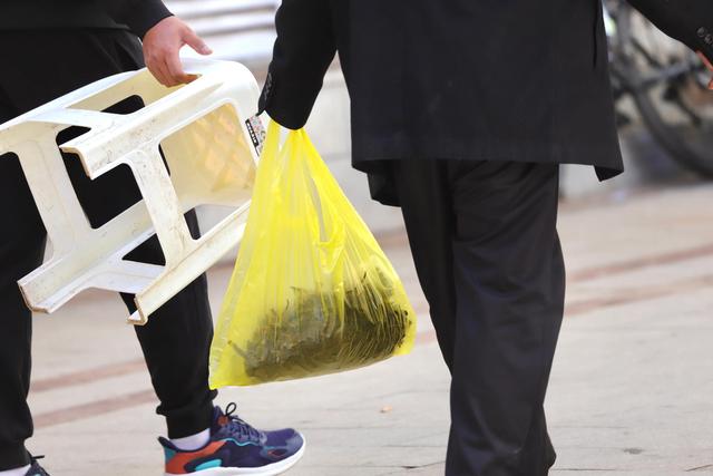 中国最大的冬虫夏草市场—西宁玖鹰虫草市场