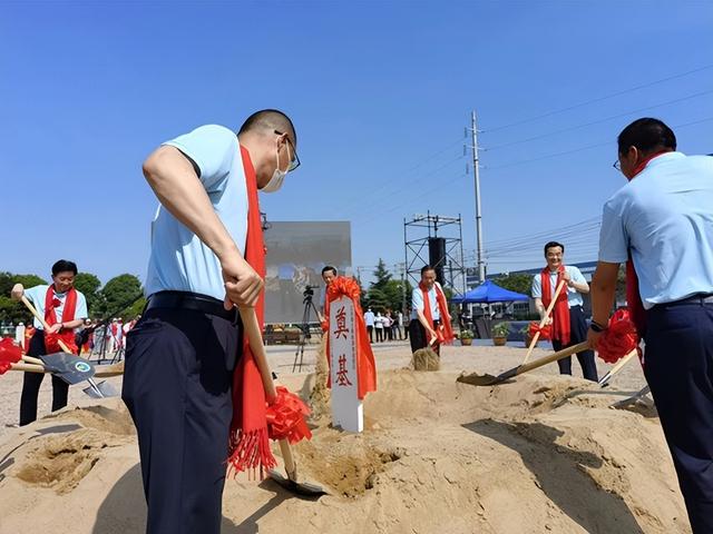 一塘荷，如何搅活金湖高质量发展一池春水？