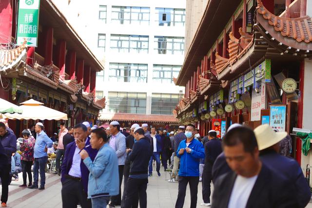 中国最大的冬虫夏草市场—西宁玖鹰虫草市场