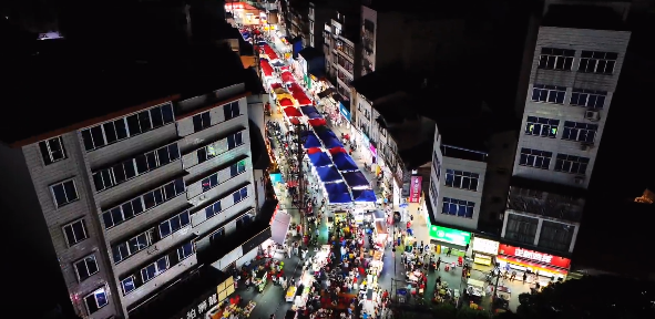 夜幕降临，来这里感受别样烟火