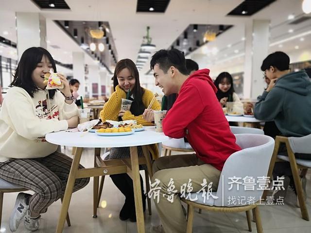 副教授开了个“网红餐厅”，学生主要来玩顺便吃个饭