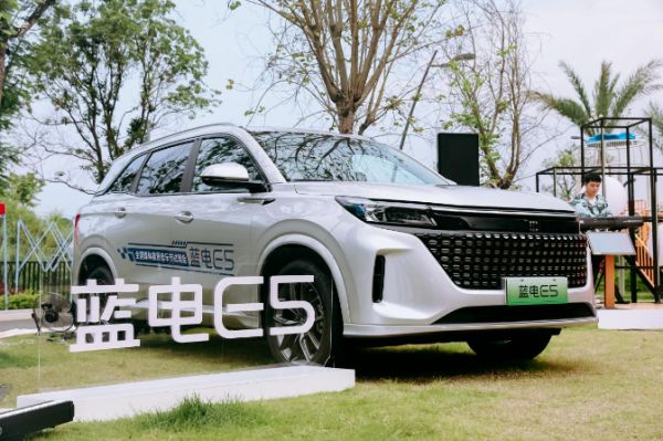 9.98万元就能买插混SUV；蓝电E5就能完爆博越L吗？