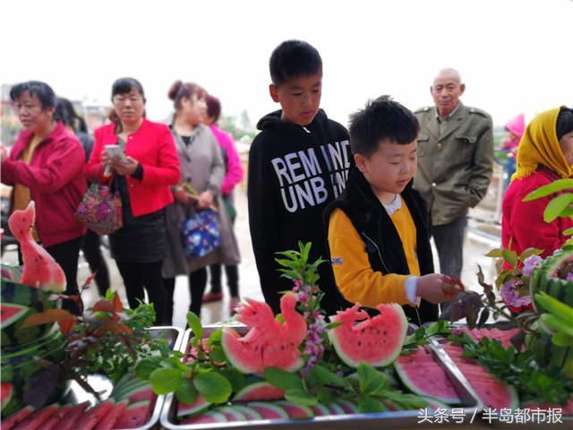 16斤“瓜王”争霸西瓜节，拟3年内打造千亩西瓜种植基地