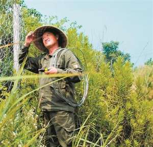 麋鹿养殖基地(他守护中国麋鹿33年 饲养出世界最长寿麋鹿)