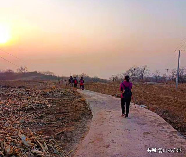 石家庄井陉龙凤山，太行之秘境，高崖之上的古村，一眼万年的风景