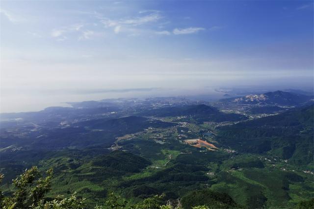 同时能欣赏长江、秀山和鄱阳湖，只有江西这个景点