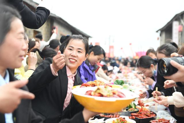 稳住“粮袋子”与守牢“水安全”如何兼顾？请看潜江破解难题——虾稻田里的“二八法则”