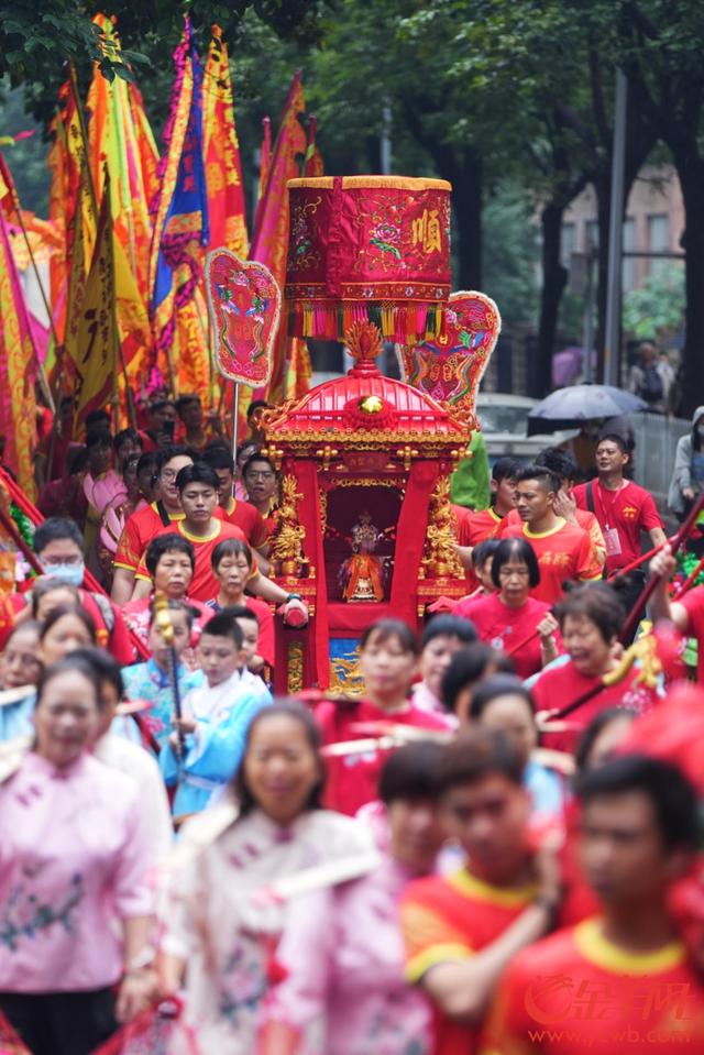 视频+图集丨狮舞助兴、鼓乐齐鸣！来感受广州CBD最盛大的妈祖诞巡游