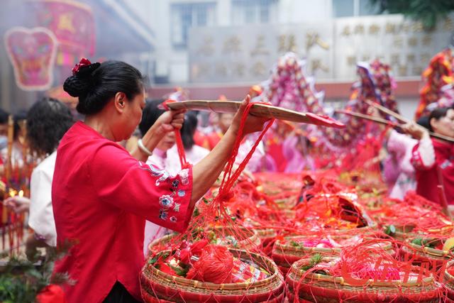 视频+图集丨狮舞助兴、鼓乐齐鸣！来感受广州CBD最盛大的妈祖诞巡游