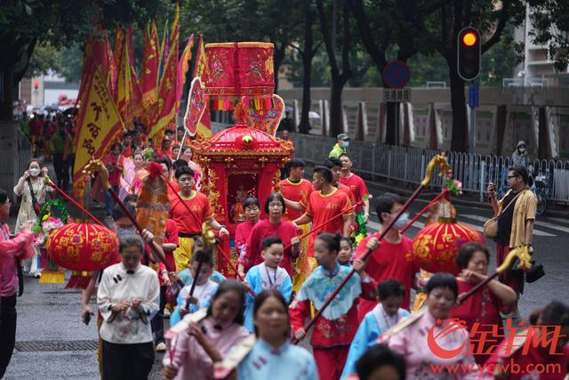 视频+图集丨狮舞助兴、鼓乐齐鸣！来感受广州CBD最盛大的妈祖诞巡游