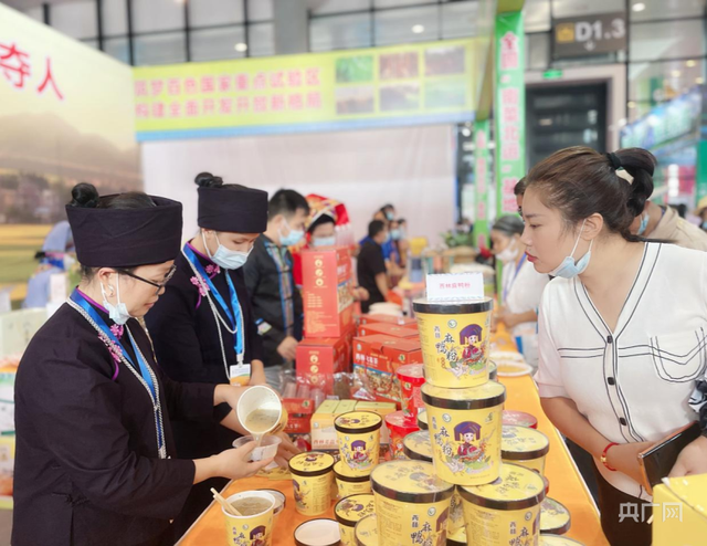 麻鸭粉、糯米饭、手打油茶 壮乡美食大放异彩