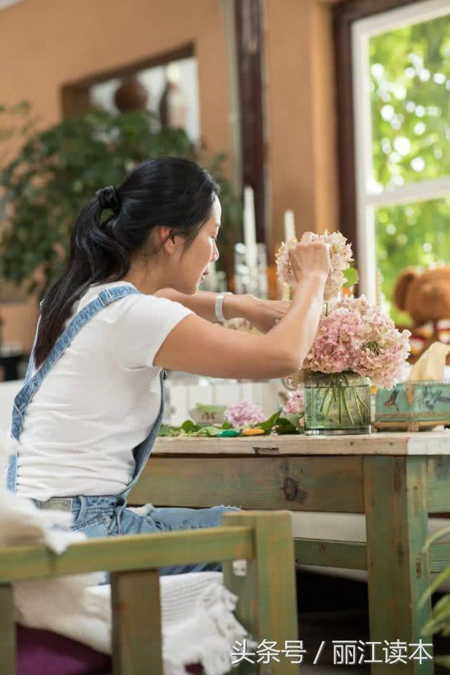 这个广州女人的藏獒，撞倒了一个丽江娃娃之后……