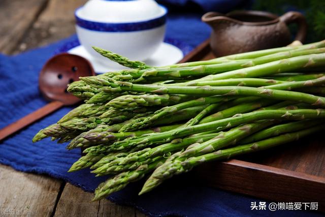 买芦笋，挑白芦笋、绿芦笋还是紫芦笋？营养差别大，学会别挑错了