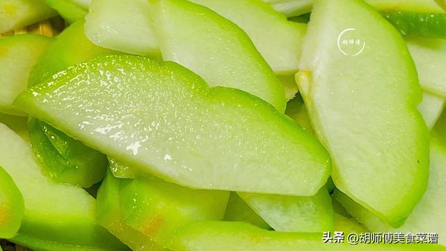 老人说：“夏天吃一瓜，中药不用抓”，夏季多吃这瓜，对身体好！